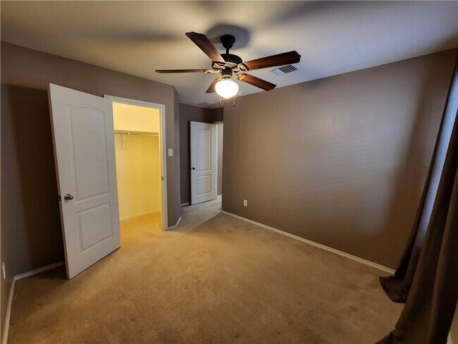 Building Photo - 222 Telluride Dr