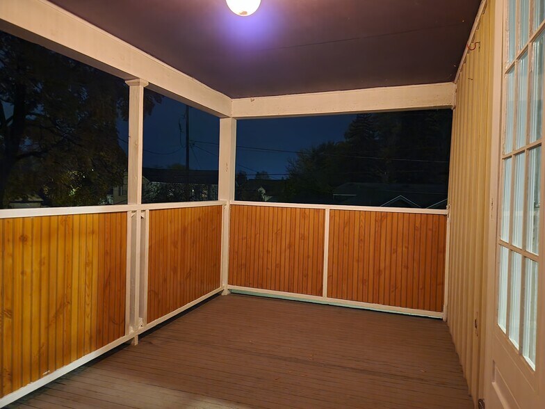 Building Photo - 614 Isabella St