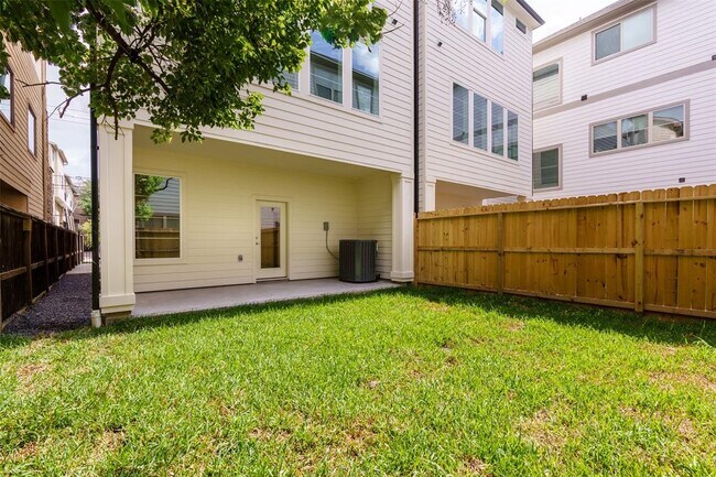 Building Photo - 5210 Schuler St
