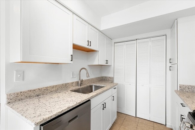 Building Photo - 239 Nottoway St SE