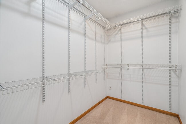 Building Photo - 923 Talwrn Ct