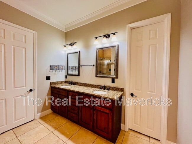 Building Photo - 784 New Home Loop