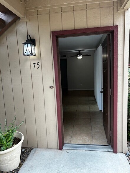 Primary Photo - 6560 College Grove Dr