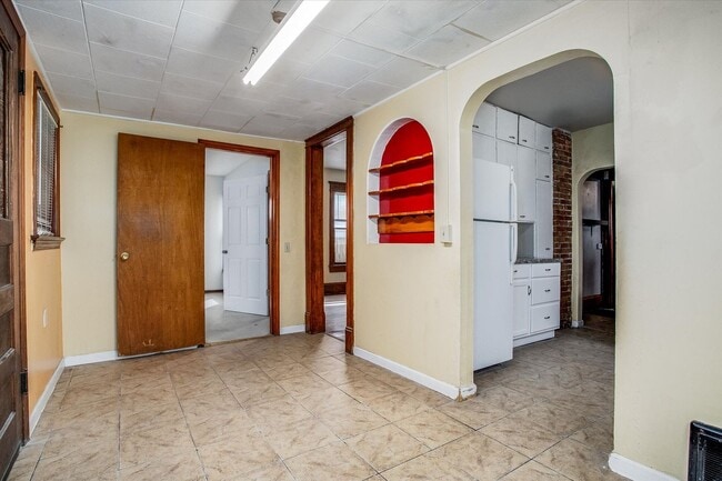 Building Photo - 908 E 31st St