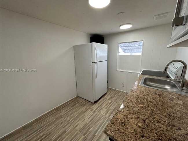 Building Photo - 11942 N Branch Rd