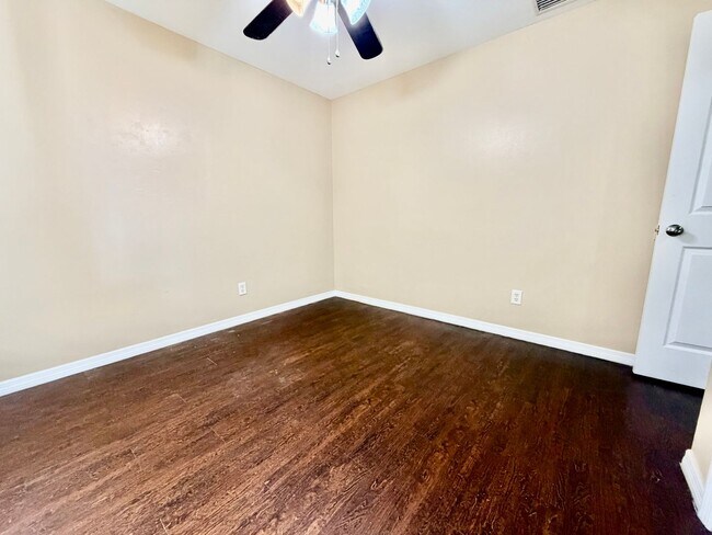 Building Photo - Charming 3BR/2BA Lehigh Acres Duplex with 1-Car Garage | Lawn Care & Salt Service Included