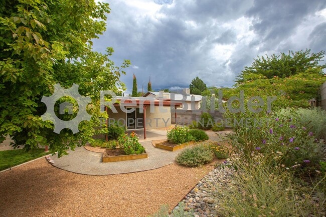 Building Photo - MONTHLY YARD SERVICE INCLUDED JUST IN TIME FOR SPRING!!!