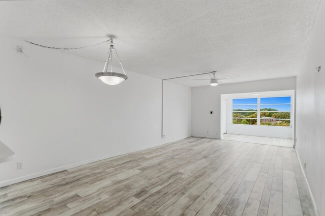 Building Photo - 9233 SW 8th St