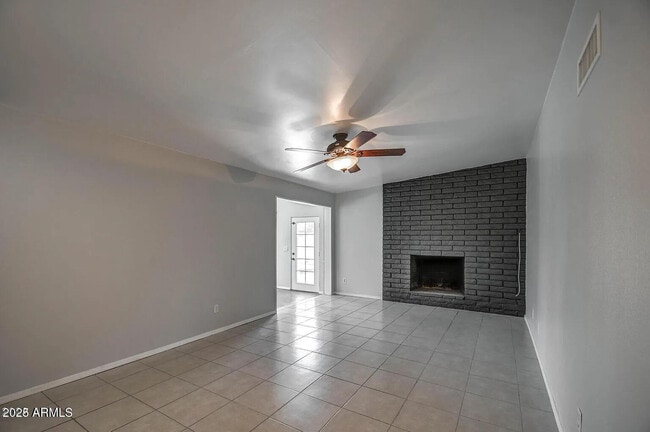 Building Photo - 1612 E Gaylon Dr