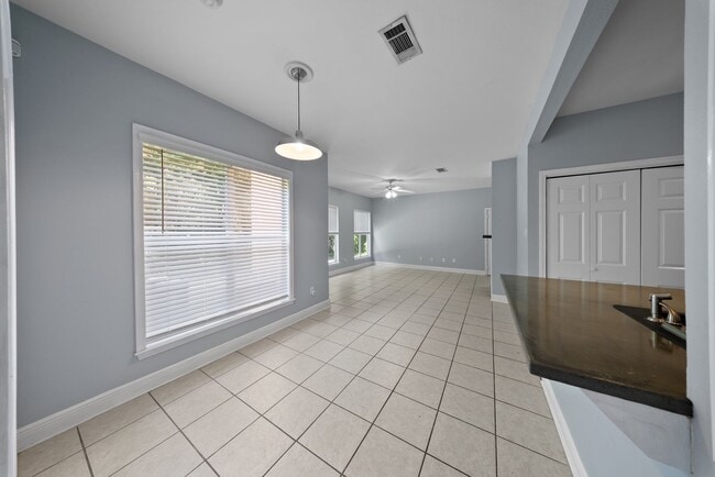 Building Photo - 2 Bedroom Condo in a Gated Community Near LSU