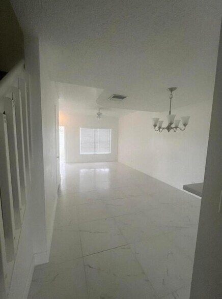Building Photo - 7870 Dixie Beach Cir