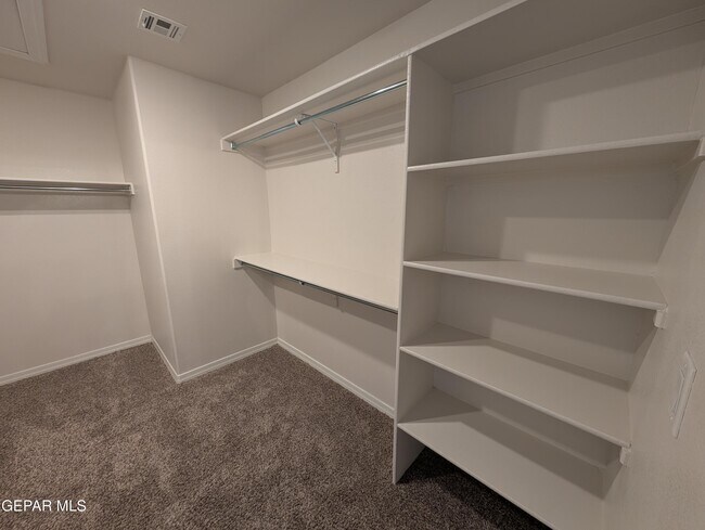 Building Photo - 517 La Entrada Cir