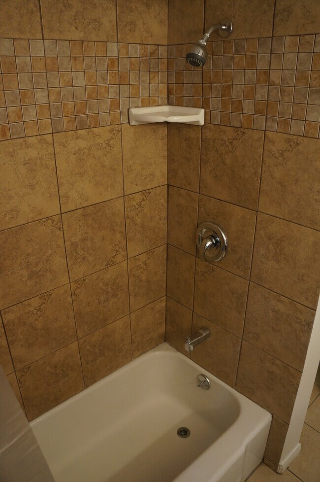 Bath - 4207 Franklin Ave