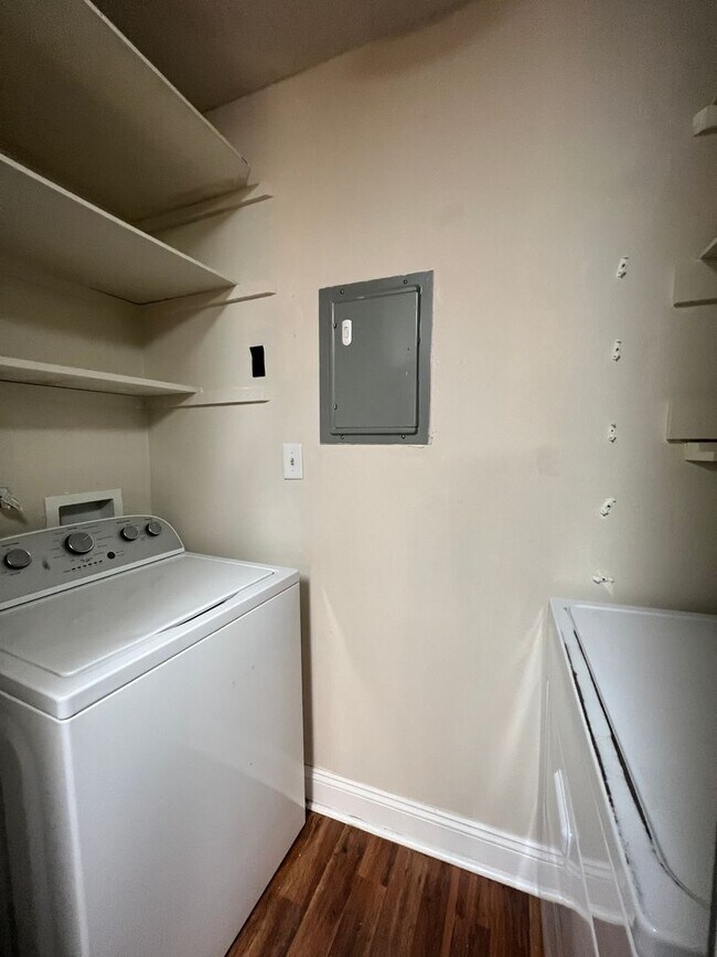 Building Photo - 2 Bedrooms w/ Scenic View