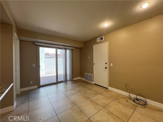 Building Photo - 9814 Ladera Ct