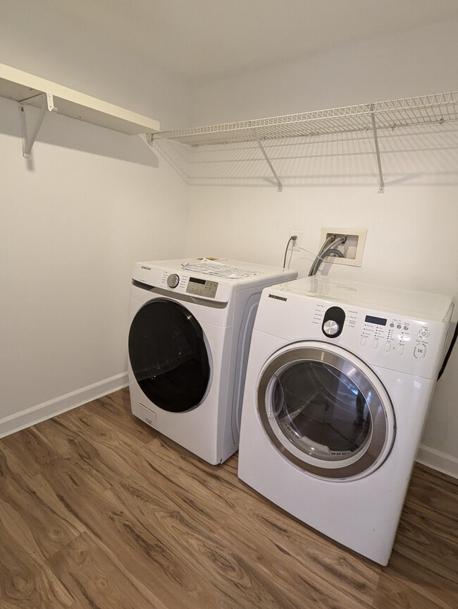 Laundry - 907 Harrison Cir