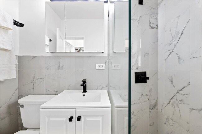 Building Photo - 3015 Seville St