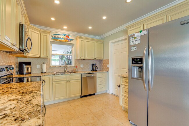 Building Photo - 2408 Brink Ave