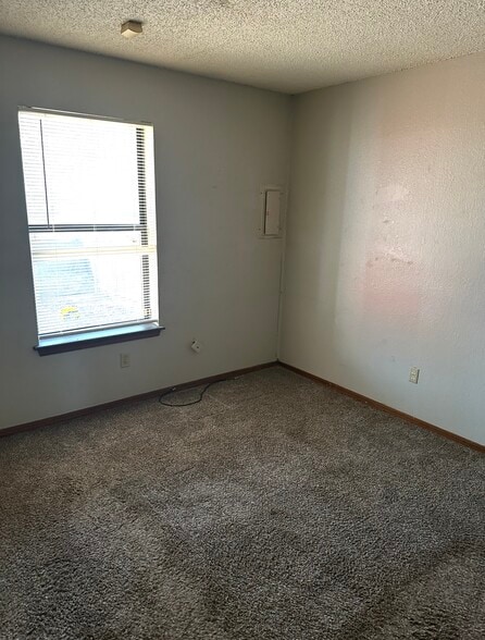 Building Photo - 1019 Acacia Cir