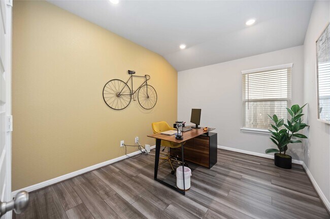 Building Photo - 6910 Lebec Dr