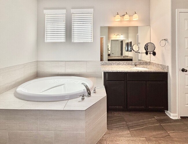 Building Photo - 4 Bedroom Home with Pool in Kinder Ranch!