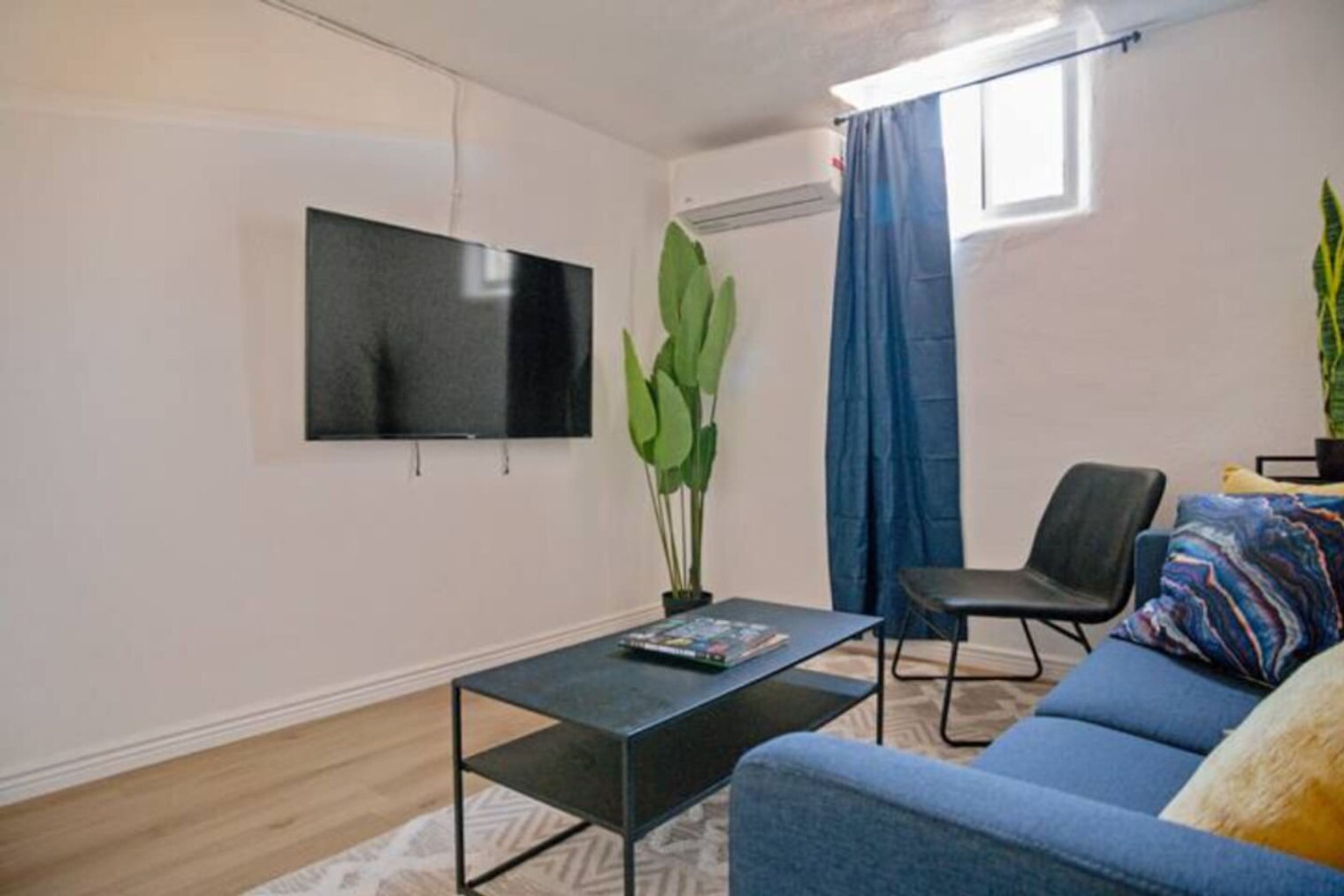 Building Photo - 170 E 100 N