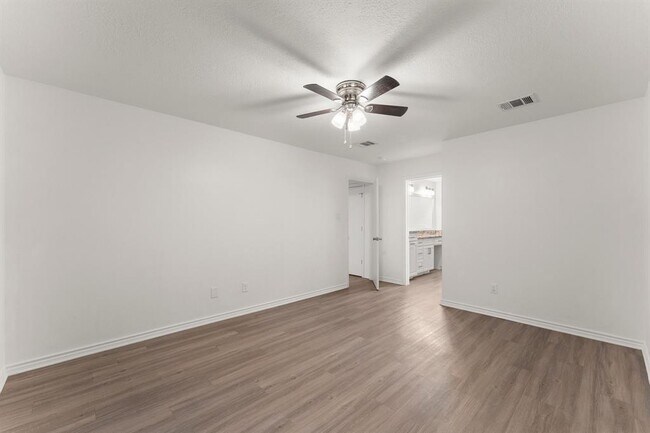 Building Photo - 14826 N Eldridge Pkwy