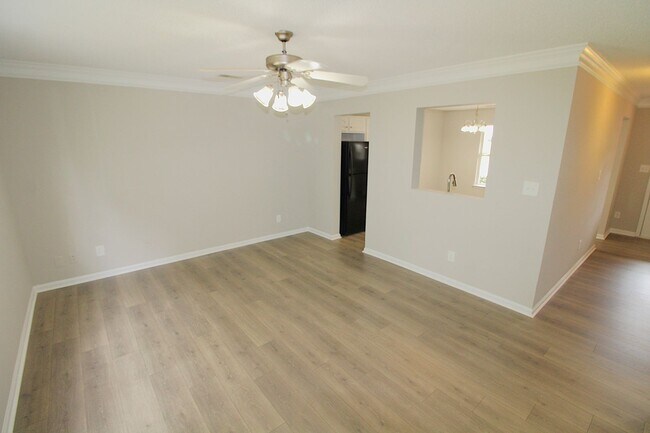 Building Photo - 3 Bedroom Home with a 1 Car garage!