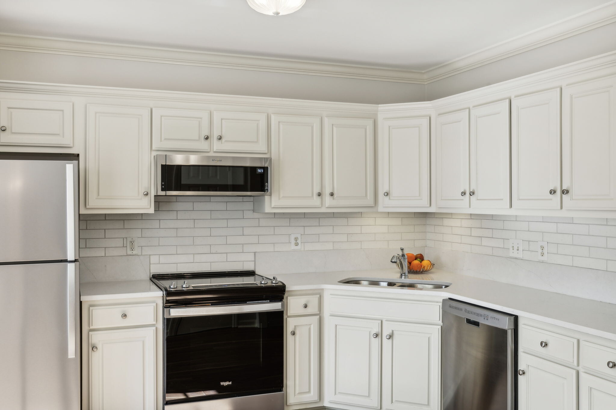 all new SS whirlpool appliances - 1614 Brentwood Pointe