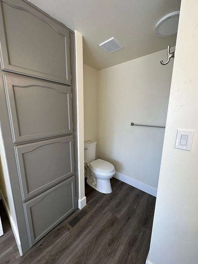 Building Photo - Modern Auburn Retreat—Fully Renovated 3BR ...
