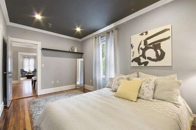 Building Photo - Comfortable and Spacious Rental Opportunity