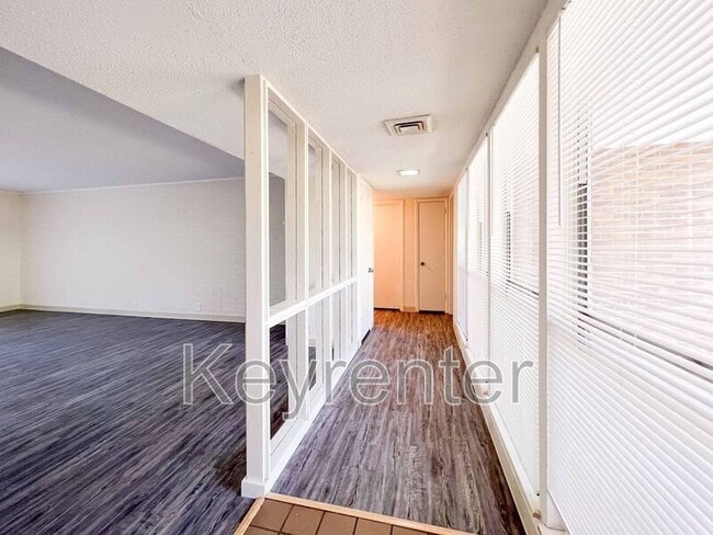 Building Photo - 530 Berlin Dr