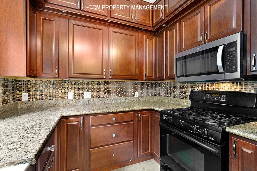 Building Photo - 14215 SE 41st St