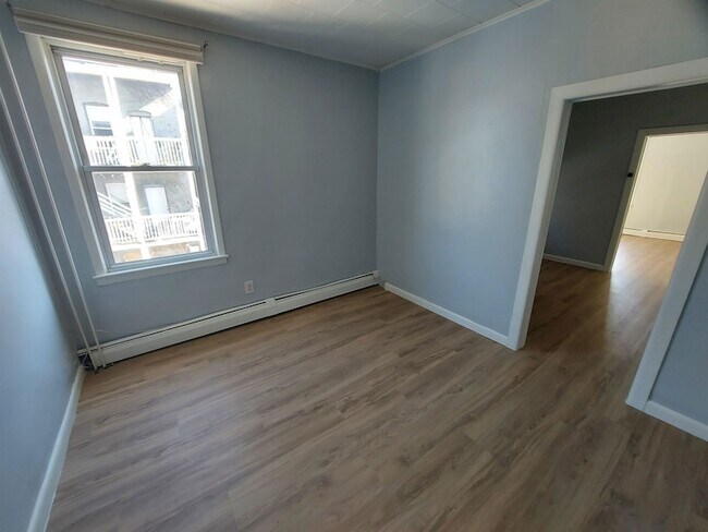 Building Photo - 9 W 35th St