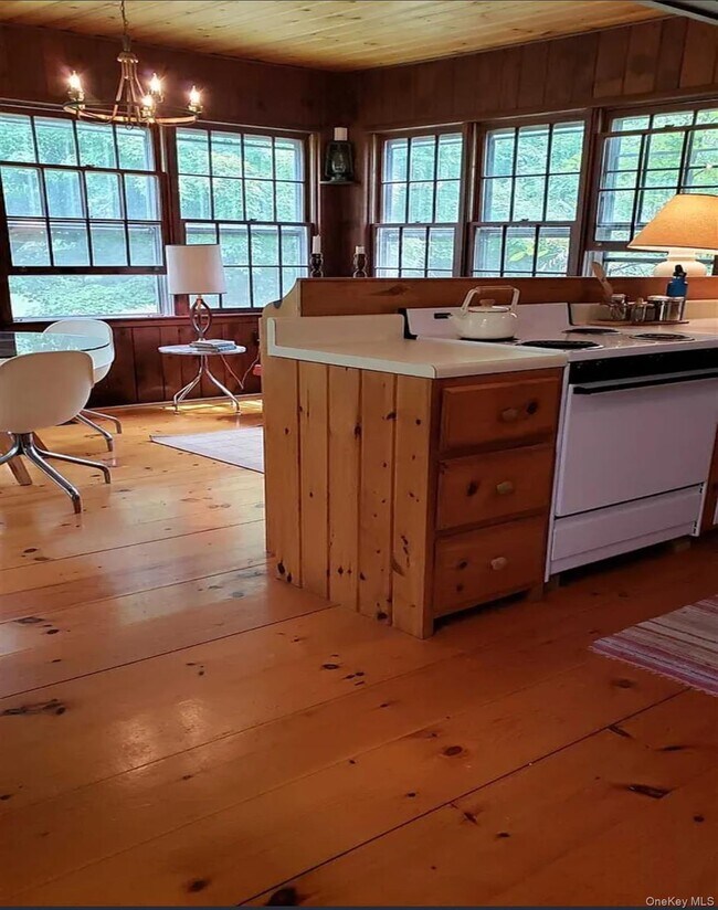 Building Photo - 717 Spring Lake Rd