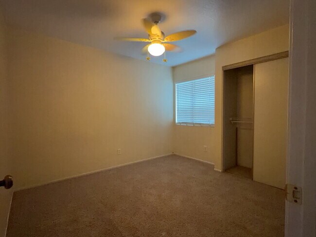 Building Photo - "Charming 4-Bedroom Oasis with 2 Full Bath...