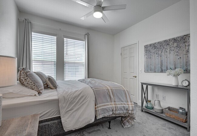 Building Photo - Fully Furnished 2 Bedroom 2 Bath Breathe T...