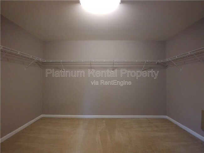 Building Photo - 6205 Park Leaf Walk