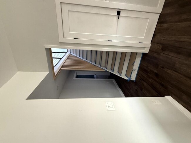 Building Photo - 6175 N Lamar St