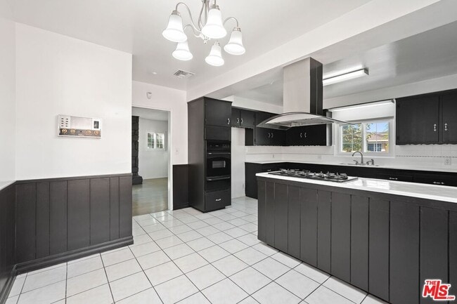 Building Photo - 11004 Mansel Ave