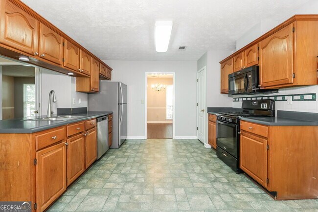 Building Photo - 2885 Summit View Ct