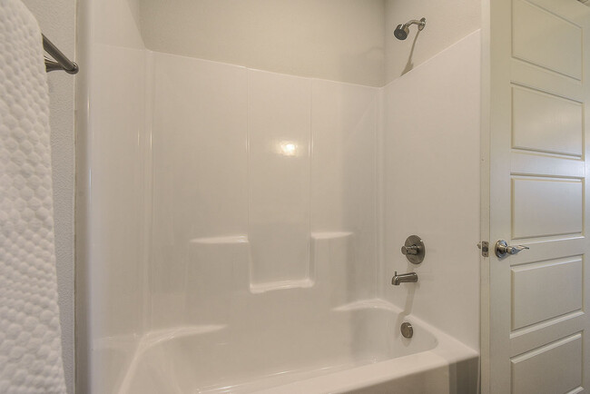 Spare Bath Tub/Shower Combo - 9727 Montclaire Dr