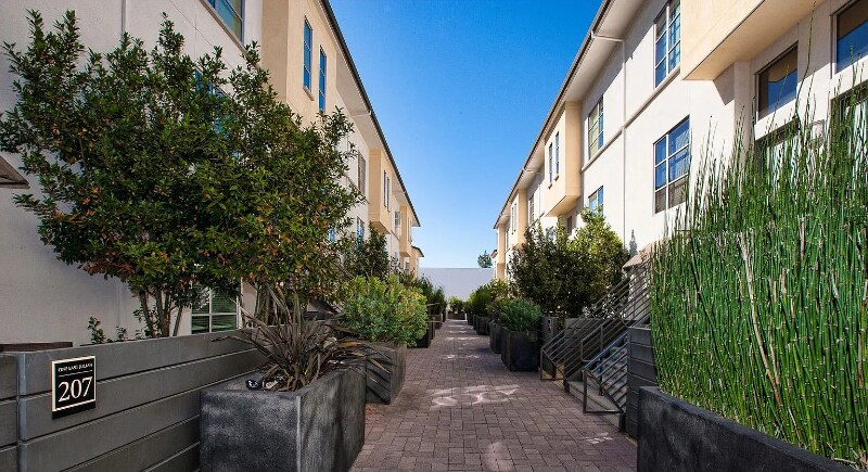 Building Photo - 1 E Julian St