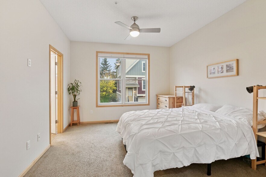 Building Photo - 10749 Falling Water Ln