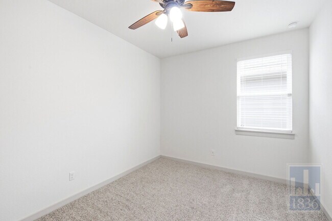 Building Photo - 216 Big Cypress Byu Rd