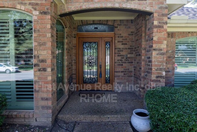 Building Photo - 16121 Shadybank Dr