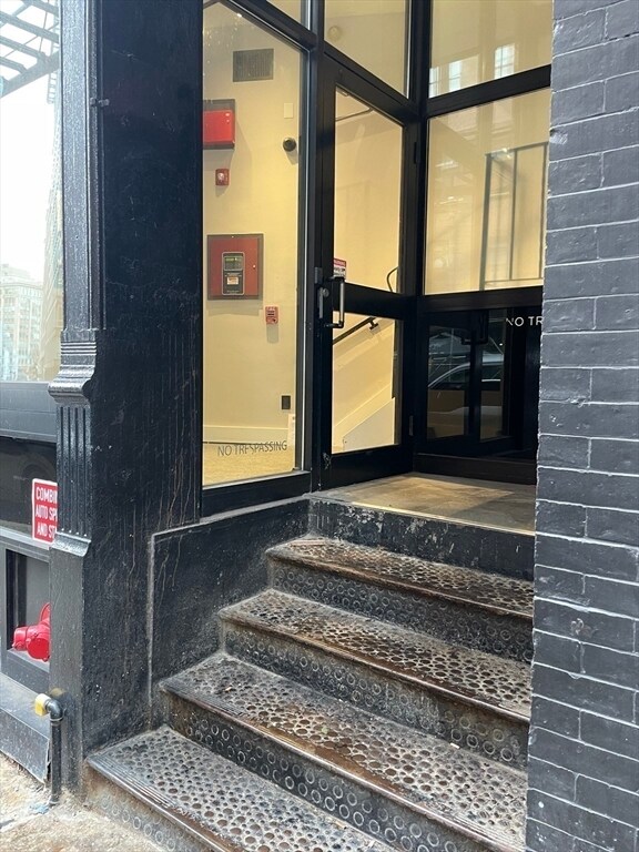 Building Photo - 281 Franklin St