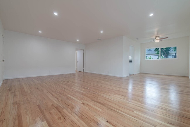 Building Photo - 1526 S Sherbourne Dr