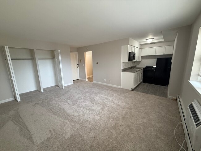 Building Photo - 3001 N Thatcher Ave