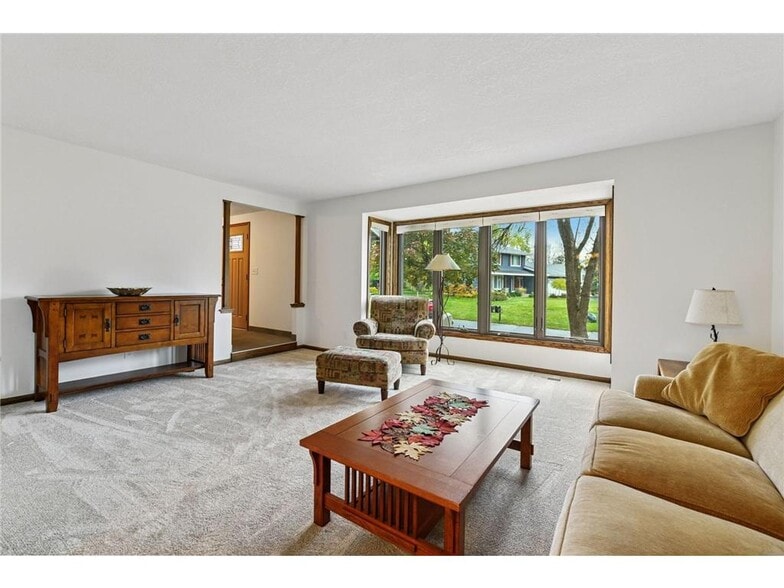 Formal living room - 9933 Balmoral Ln